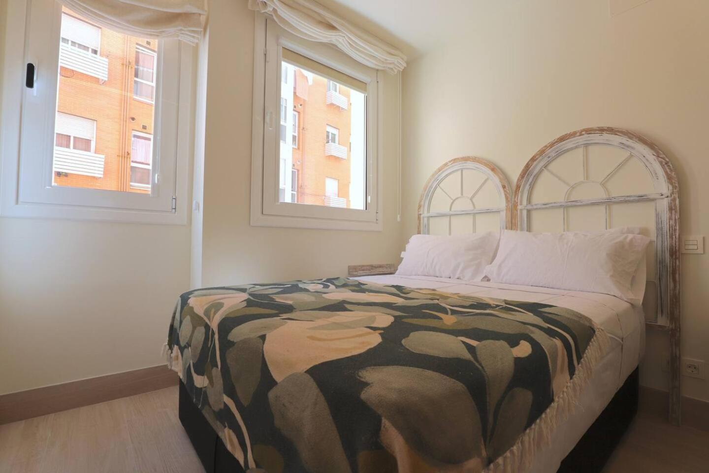 Apartamentos Orilla Del Bernabeu Madrid Kültér fotó